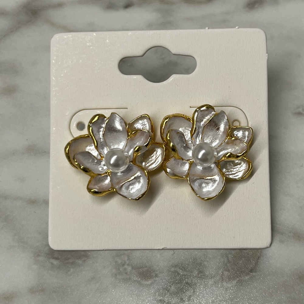 New Costume Jewelry, Imitation Pearl Studs in Gold & White.